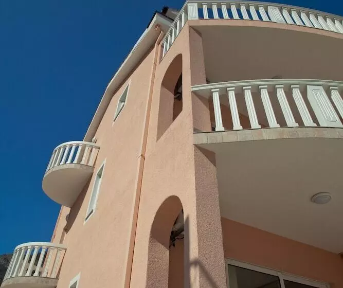 هتل Bella Vista