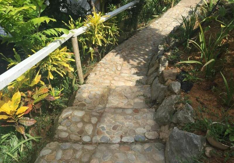 בית מלון כפרי El Nido Viewdeck Cottages