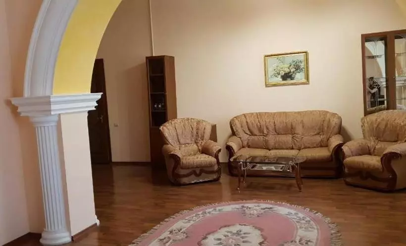 هتل Guest House Lux