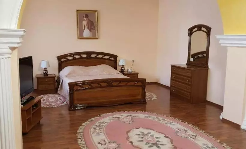 هتل Guest House Lux