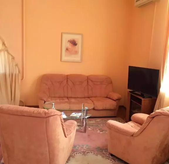 هتل Guest House Lux