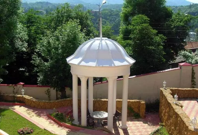 هتل Guest House Lux