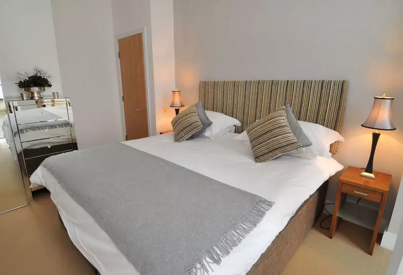 בית מלון כפרי Highland Apartments By Mansley