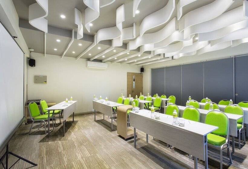 Maxonehotels At Bukit Jimbaran