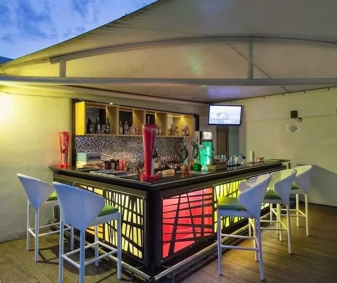 Maxonehotels At Bukit Jimbaran