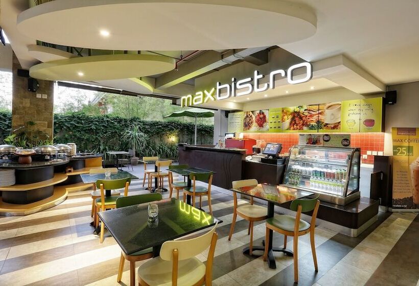 Maxonehotels At Bukit Jimbaran