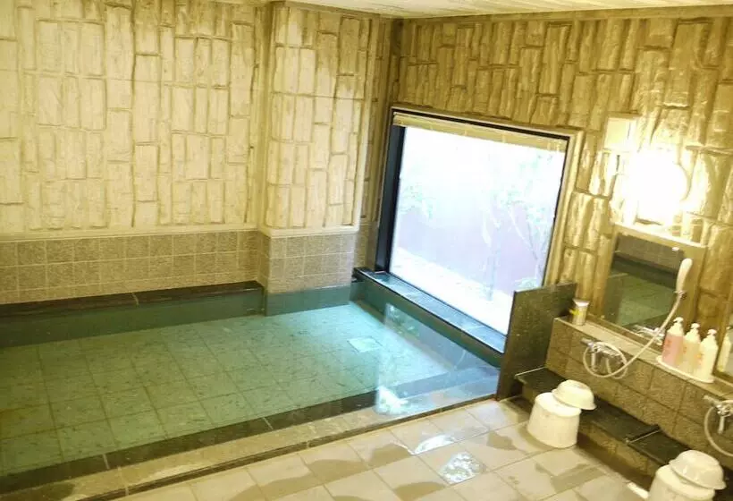 Отель Route Inn Niigata Kenchominami