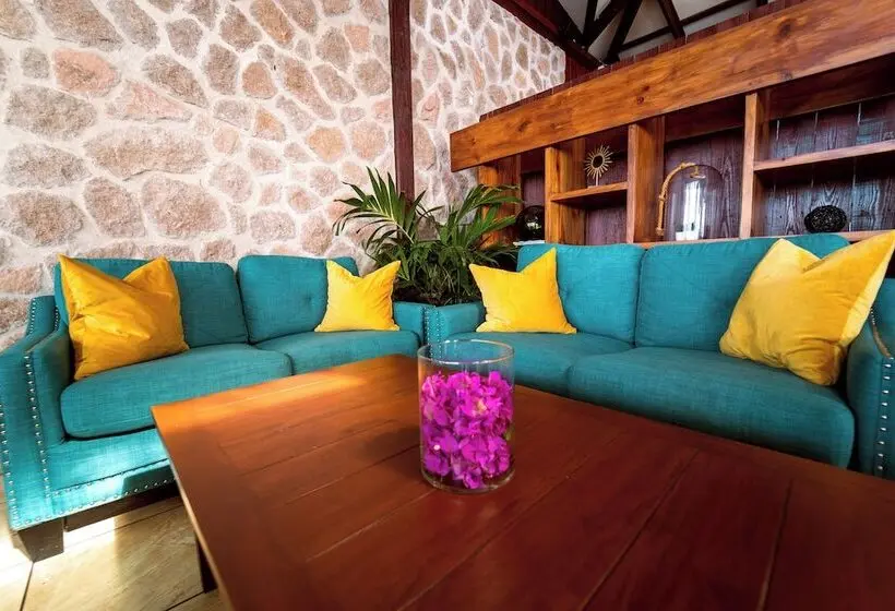 هتل Ti Kaye Resort & Spa