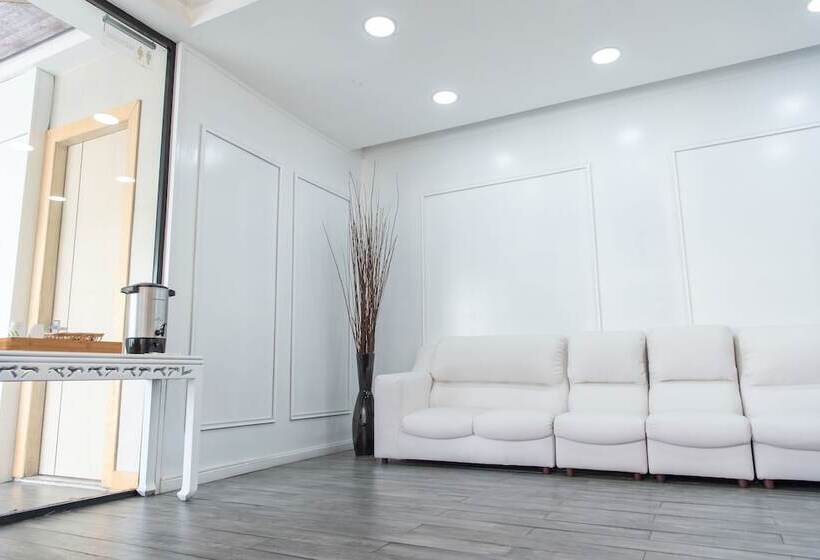 هتل Weston Suites