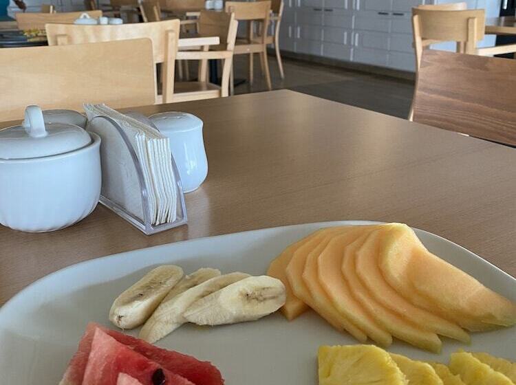 هتل Weston Suites