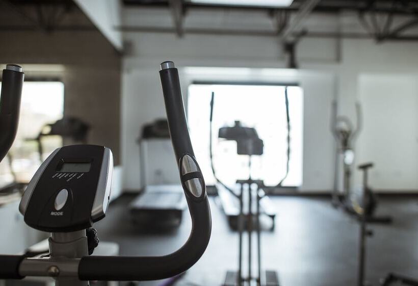 هتل Weston Suites