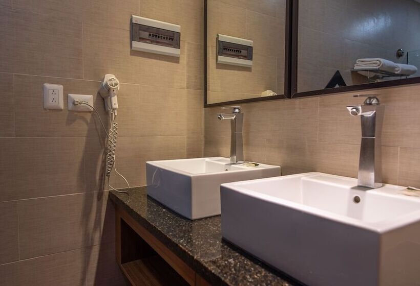 هتل Weston Suites