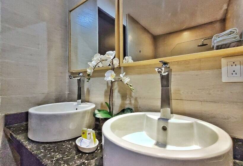 هتل Weston Suites