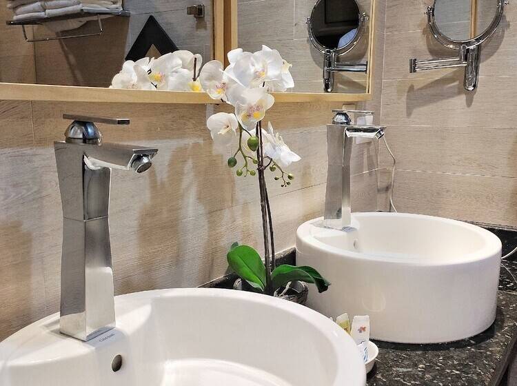 هتل Weston Suites