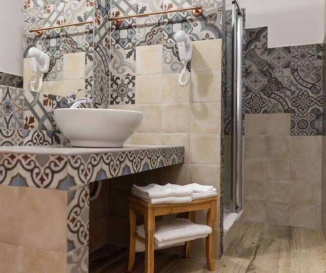 مسافرخانه Sisula Country Hotel&spa