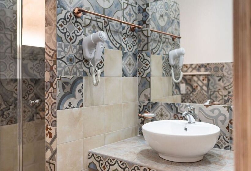 مسافرخانه Sisula Country Hotel&spa