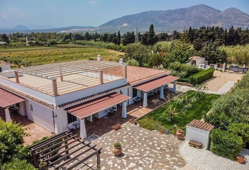 مسافرخانه Sisula Country Hotel&spa