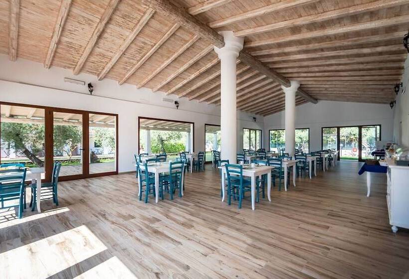 مسافرخانه Sisula Country Hotel&spa