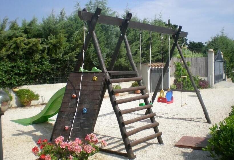 مسافرخانه Sisula Country Hotel&spa