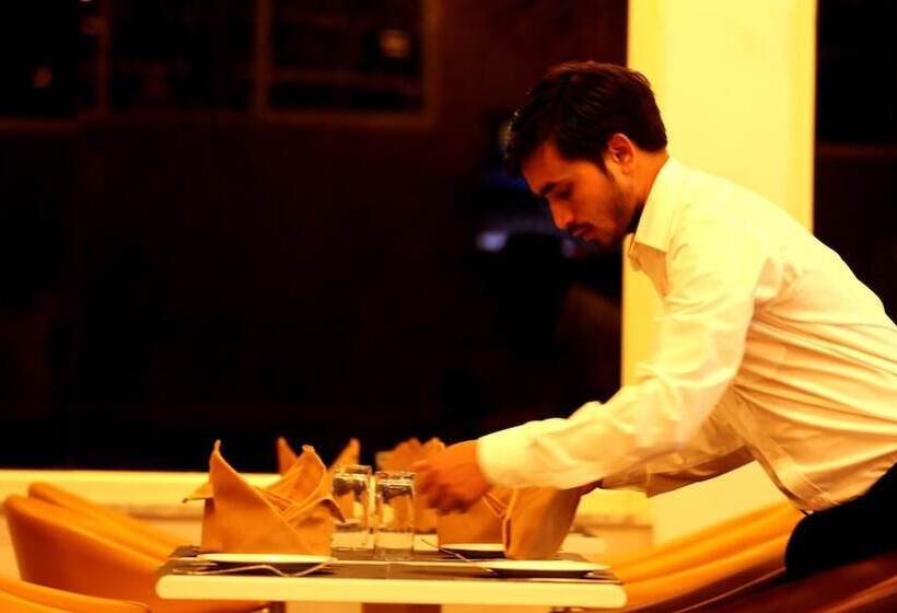 Hotel Ezzenza Mahayana Resort & Spa