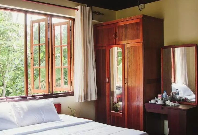 هتل Gurahaana Guest House