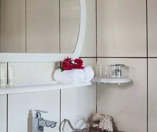 هتل Gurahaana Guest House