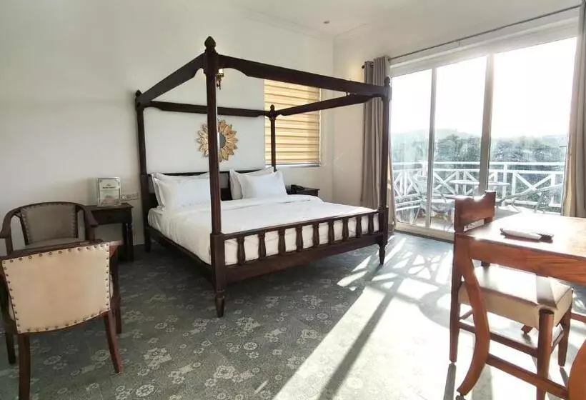 ホテル The Sky Imperial Pavoreal Jungle Resort