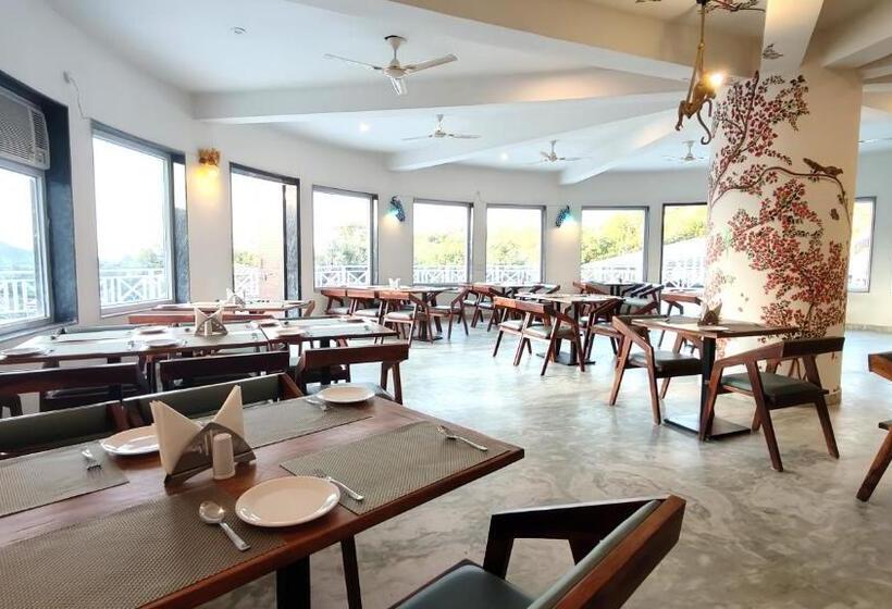 Hotel The Sky Imperial Pavoreal Jungle Resort