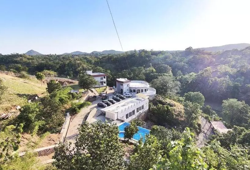 ホテル The Sky Imperial Pavoreal Jungle Resort