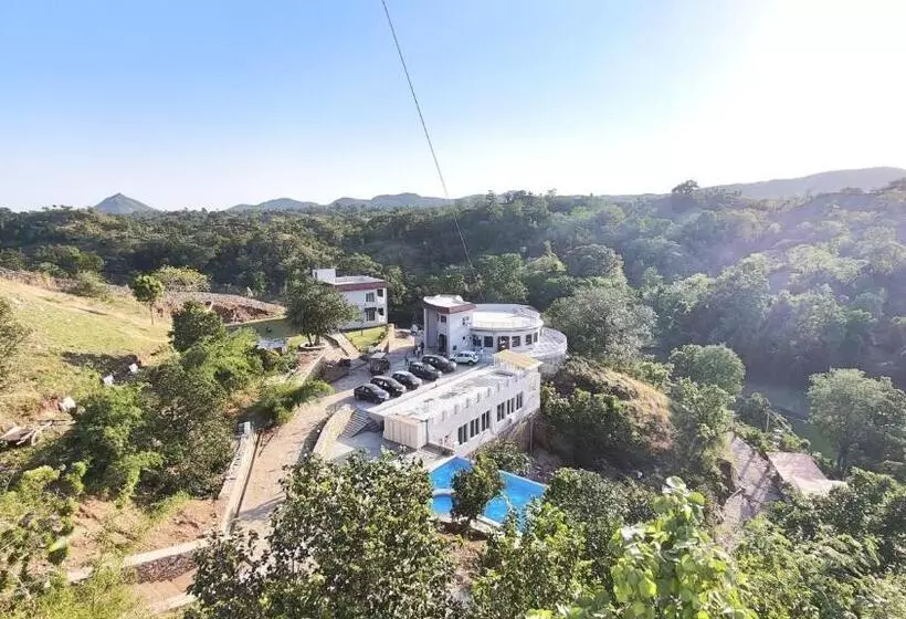 ホテル The Sky Imperial Pavoreal Jungle Resort
