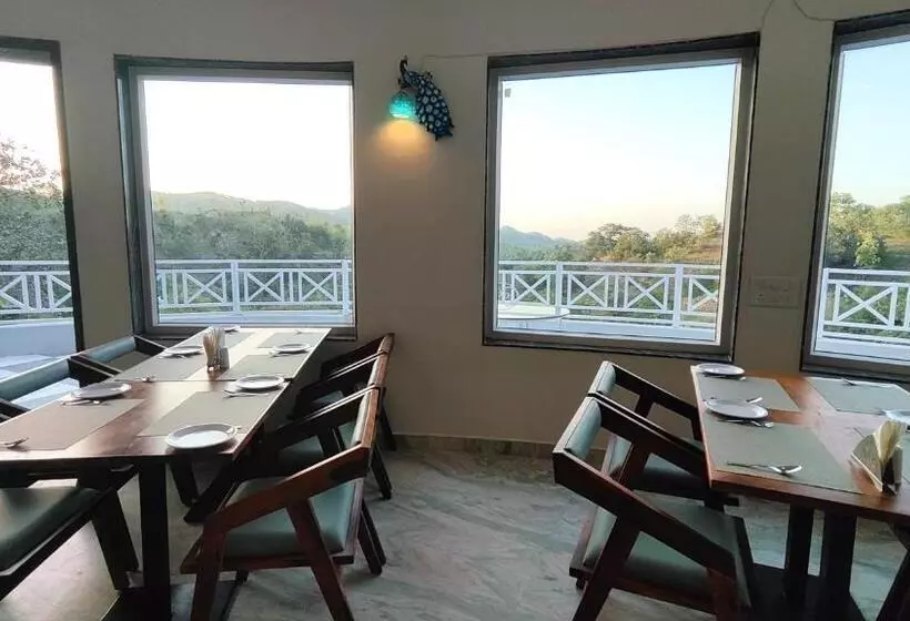 ホテル The Sky Imperial Pavoreal Jungle Resort