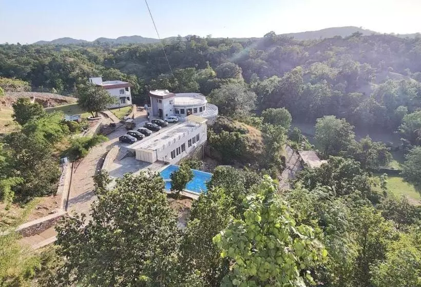 ホテル The Sky Imperial Pavoreal Jungle Resort