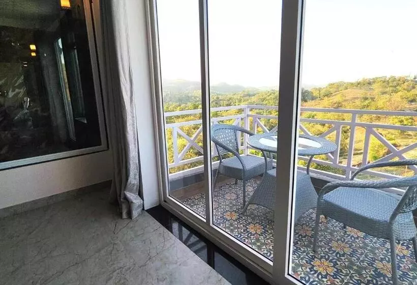 ホテル The Sky Imperial Pavoreal Jungle Resort