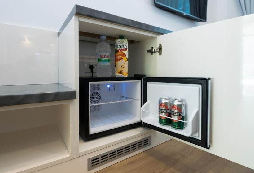 ベッドアンドブレックファースト Sky & Sun Luxury Rooms With Private Parking In The Garage