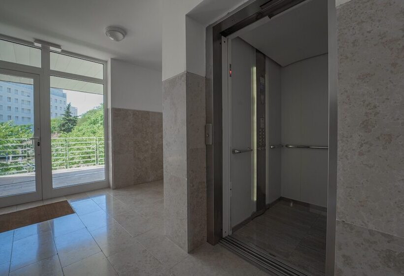 ベッドアンドブレックファースト Sky & Sun Luxury Rooms With Private Parking In The Garage