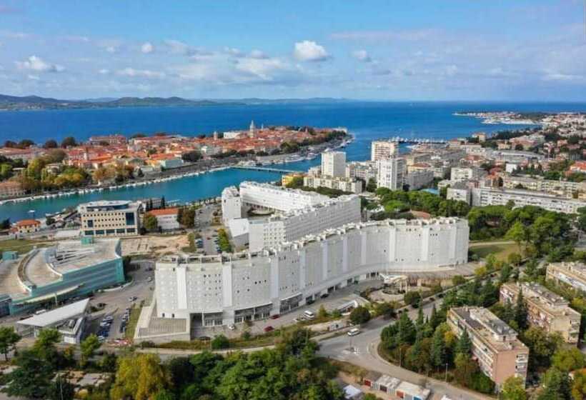 ベッドアンドブレックファースト Sky & Sun Luxury Rooms With Private Parking In The Garage