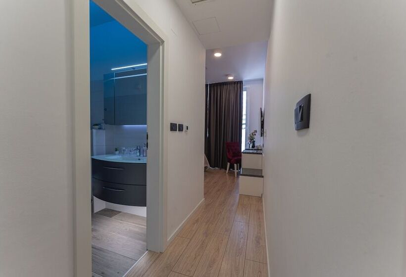 ベッドアンドブレックファースト Sky & Sun Luxury Rooms With Private Parking In The Garage