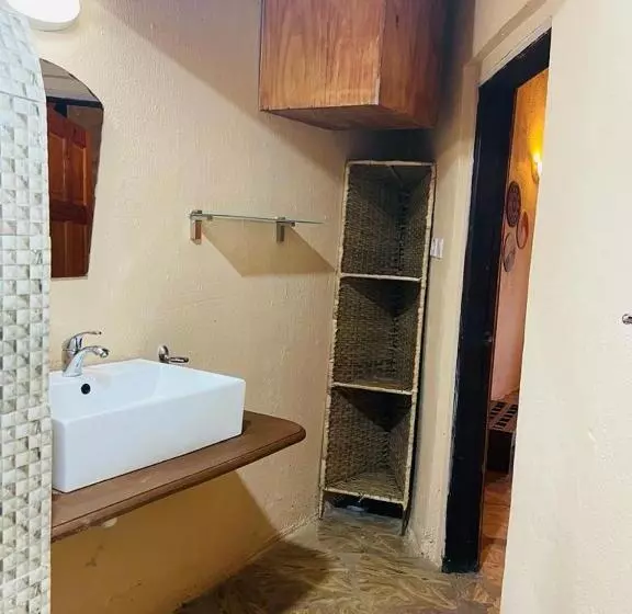 هتل Bamboo Village Resort