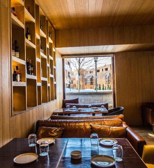 Oakridge Hotel & Spa