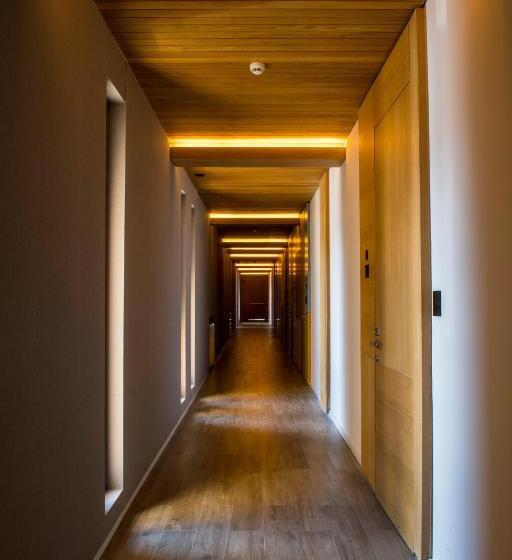 Oakridge Hotel & Spa