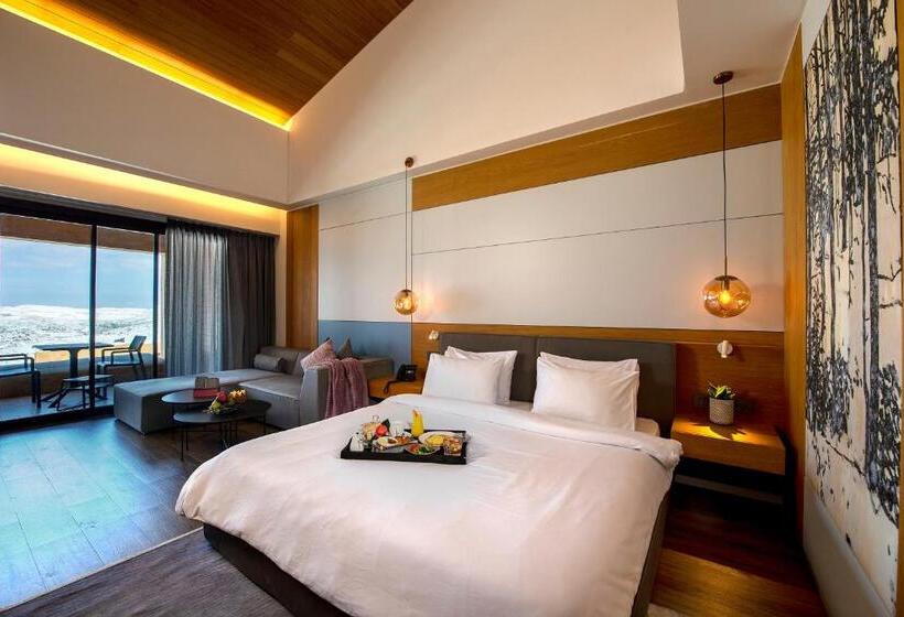 Oakridge Hotel & Spa