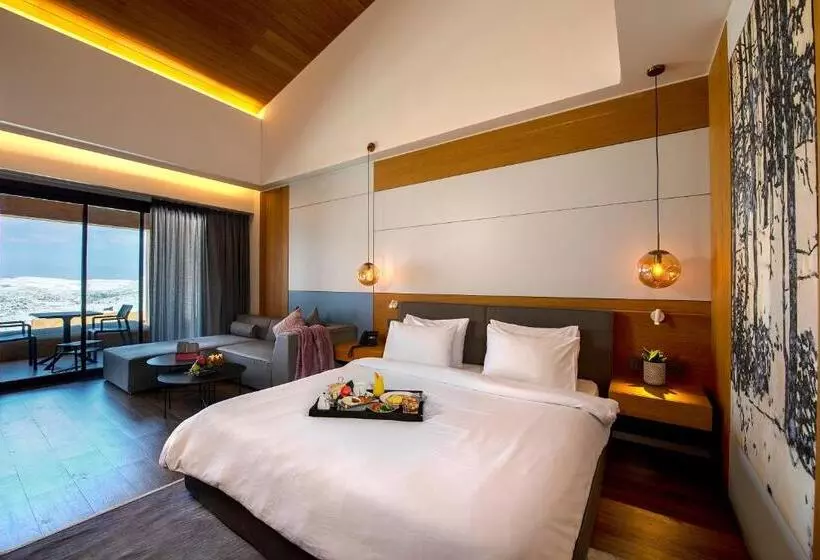 Oakridge Hotel & Spa