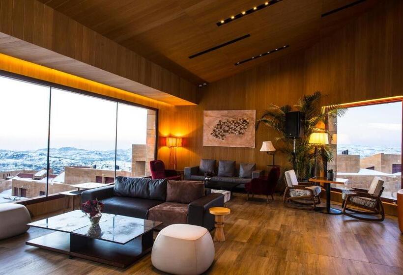 Oakridge Hotel & Spa