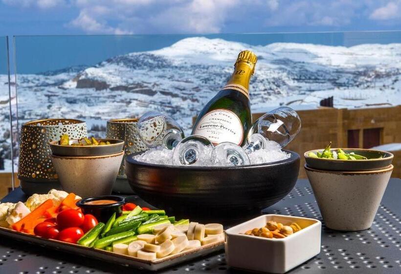 Oakridge Hotel & Spa