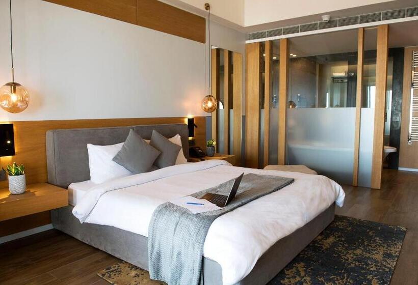 Oakridge Hotel & Spa