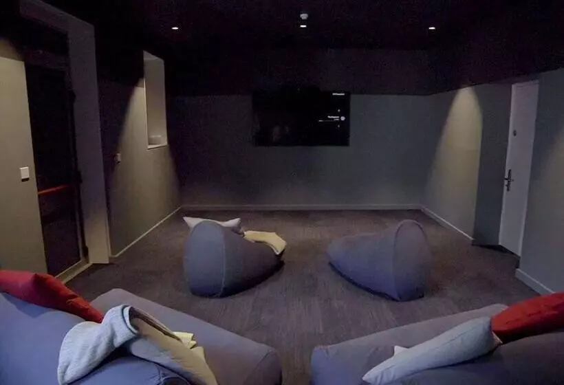 پانسیون Heyday Student Living