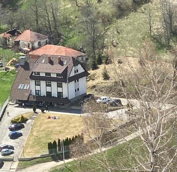 تختخواب و صبحانه Villa Mramor