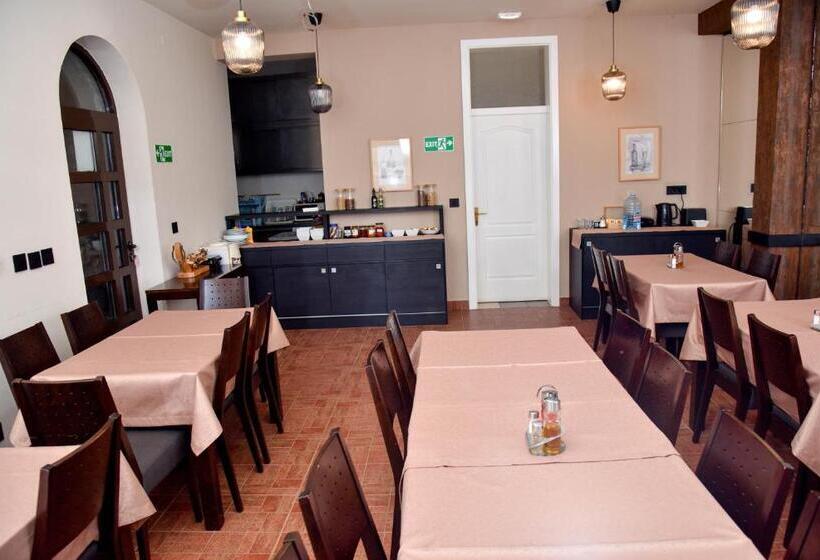 تختخواب و صبحانه Villa Mramor