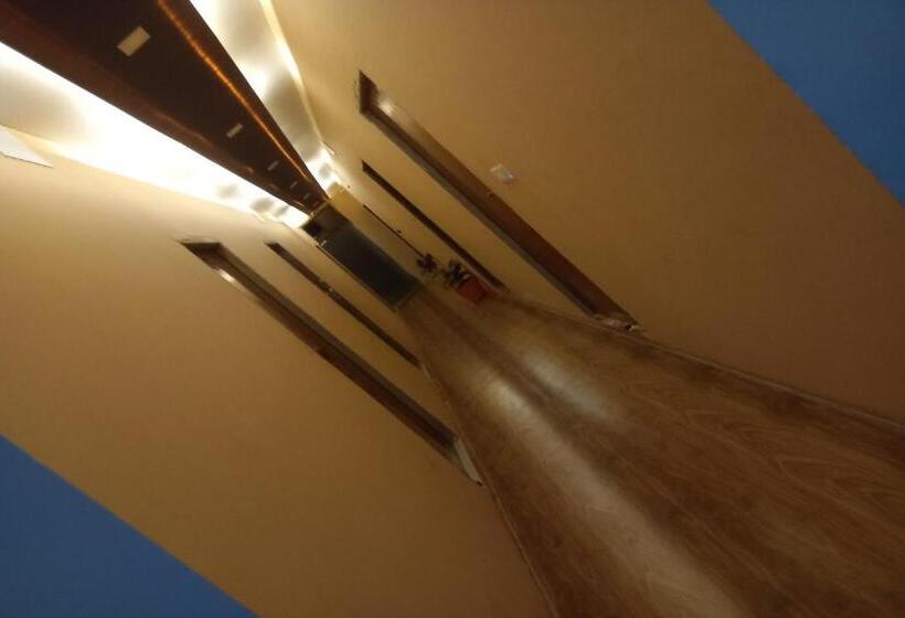 ホテル Oyo 85622 Alahapur