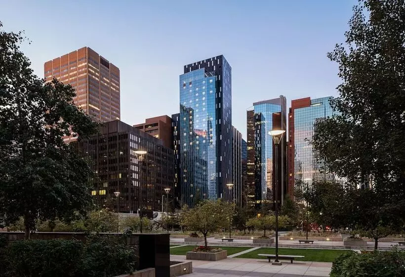 هتل The Dorian, Autograph Collection